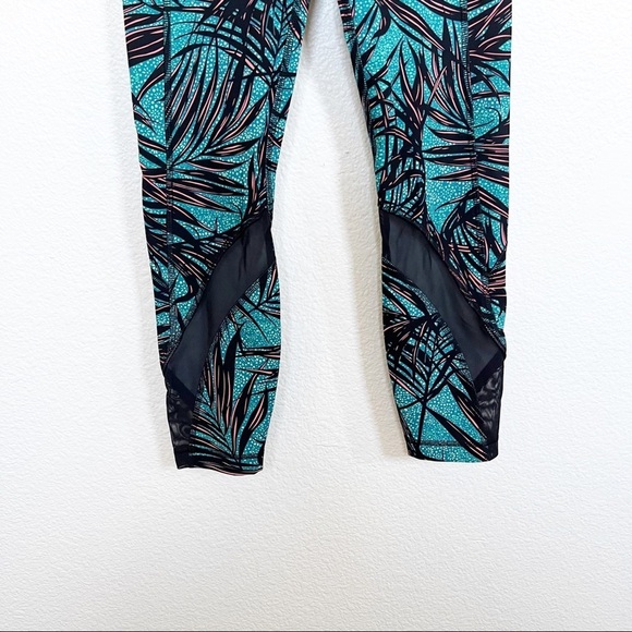 Lululemon- Inspire Crop II In Palm Lace Tofino Teal Multi- 4 - Picture 7 of 10